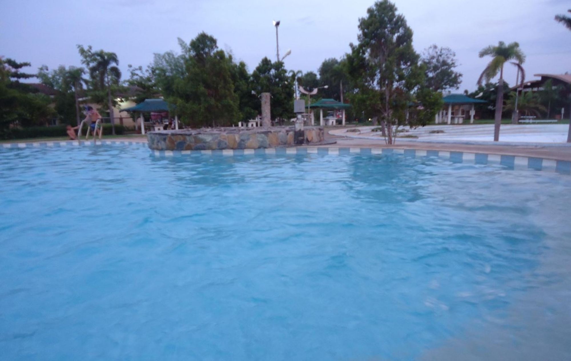 King'S Royale Hotel And Resort Bacolor 外观 照片