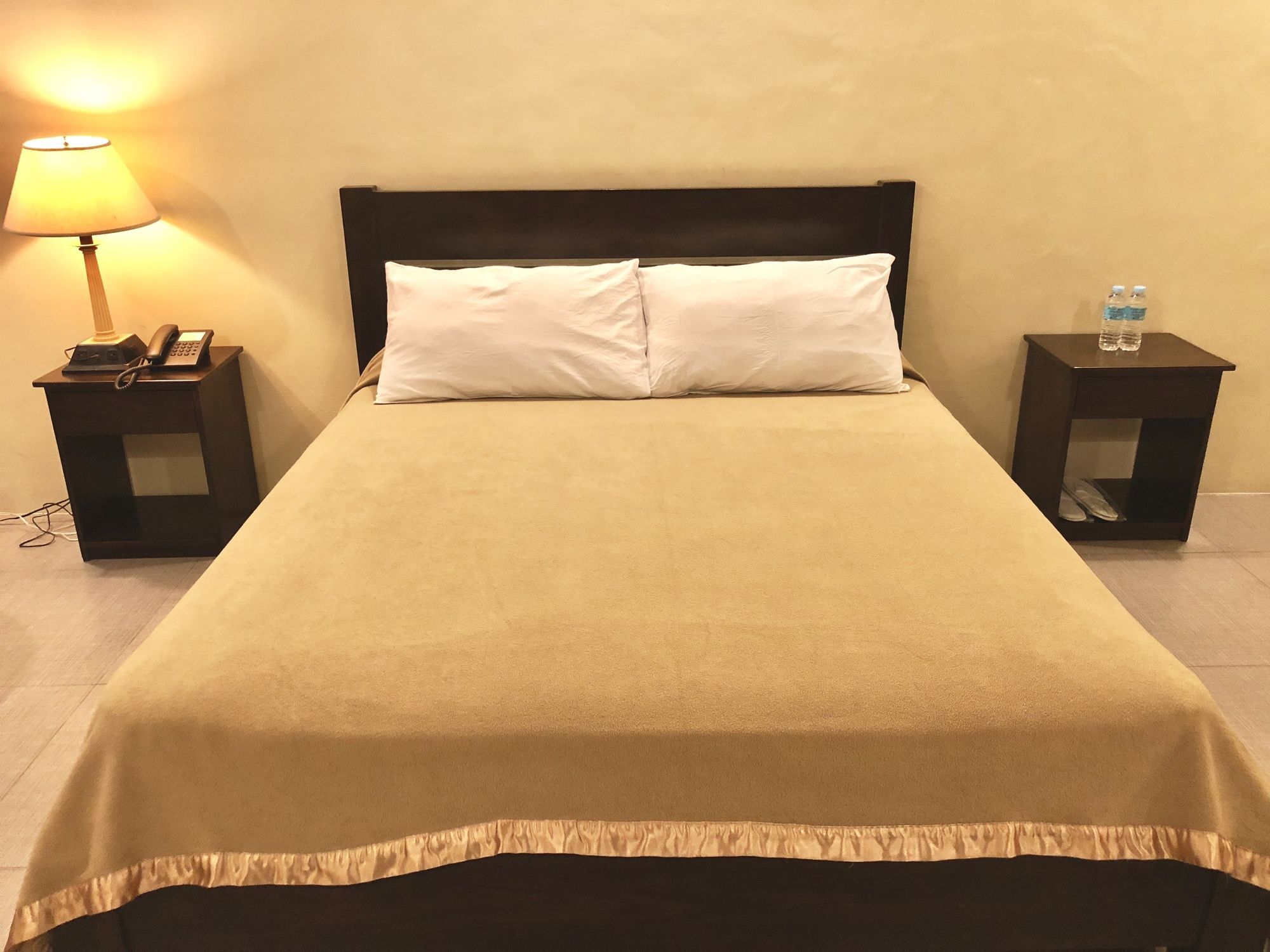 King'S Royale Hotel And Resort Bacolor 外观 照片